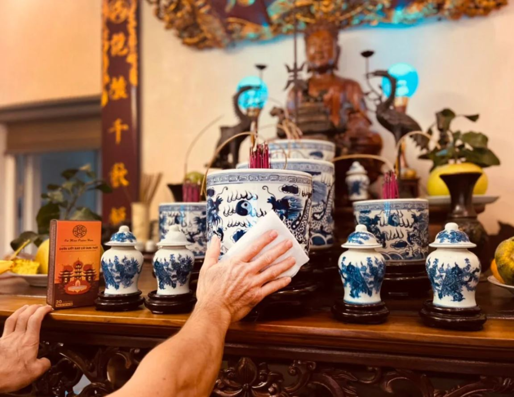 bao sái ban thờ đúng cách